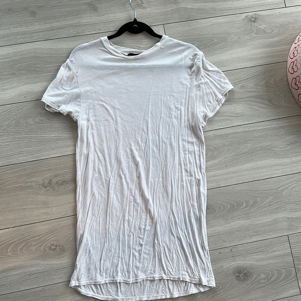 White prettylittlething t shirt dress